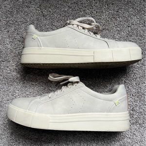 Dr. Scholl’s Happiness Sneaker